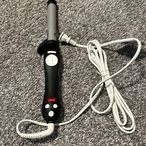 Beachwaver curling iron. Self rotating wand. Model #BW1136S1